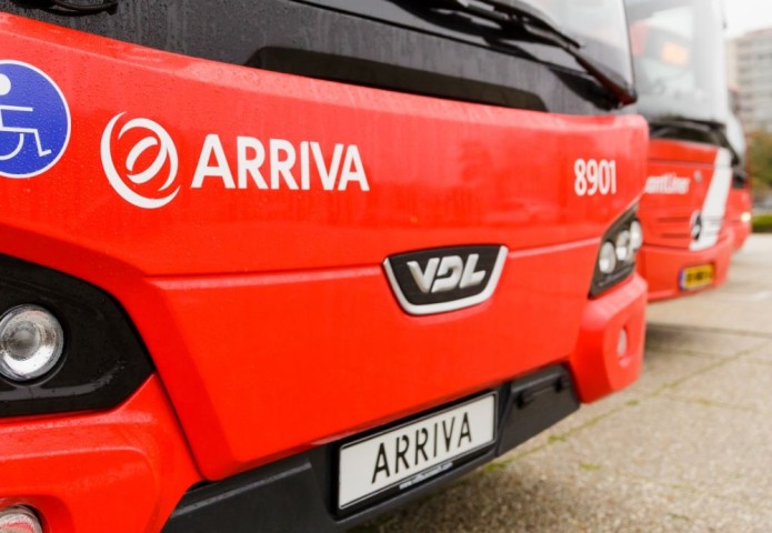 Lijnbus rijdt in op file: 8 personen gewond