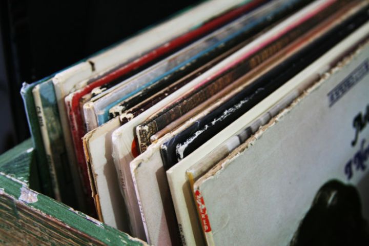 Waalwijkse platenbeurs weer op Raadhuisplein