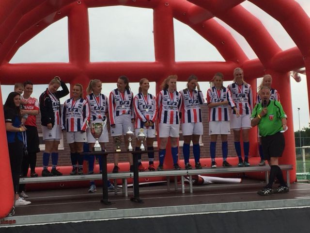 Dames RWB sluiten seizoen mooi af