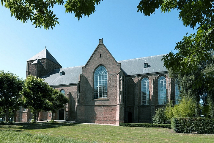 Wijnproefmiddag in de sfeervolle Lambertuskerk