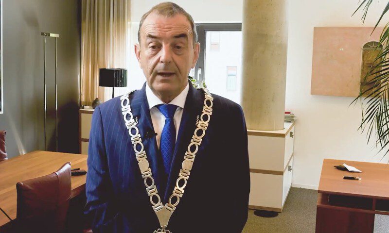Kleijngeld roept op om op elkaar te letten