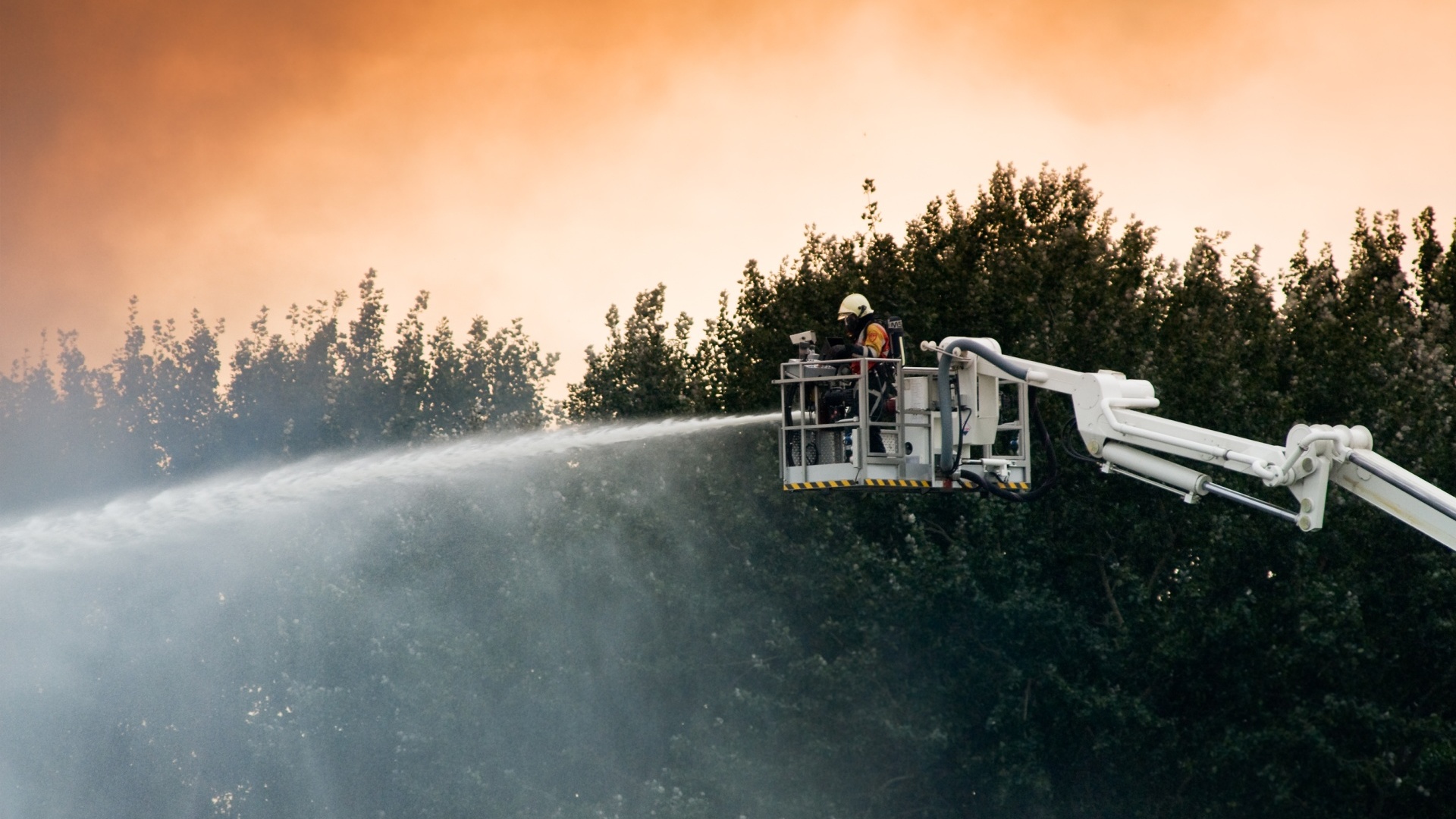 Zeer grote bosbrand in Drunen