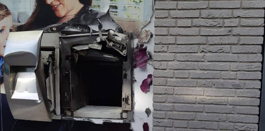 Getuigen plofkraak: ‘Motorscooter met donker geklede jongens’