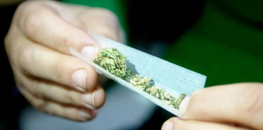 Wagen vol druggerelateerde goederen ontdekt bij verkeerscontrole