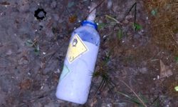 Tientallen lachgascilinders gedumpt langs Kanaalweg in Drunen