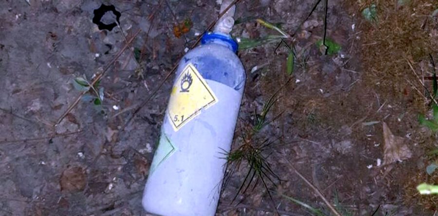 Tientallen lachgascilinders gedumpt langs Kanaalweg in Drunen