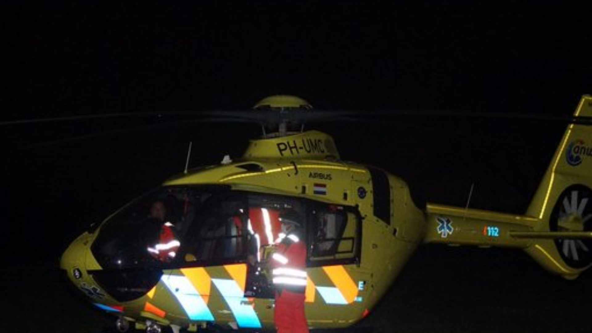 Traumahelikopter landt in weiland Erasstraat Kaatsheuvel.