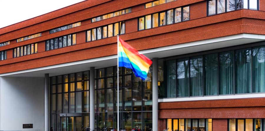 GroenLinksaf stelt vraag: waar is de regenboogvlag tijdens Pride?