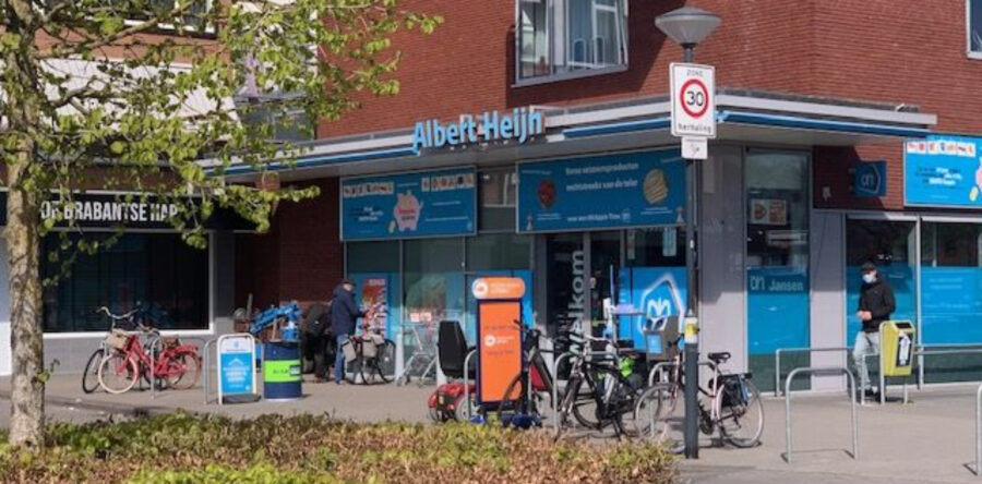 Waalwijker (51) slaat supermarktmedewerker