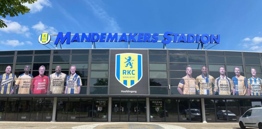 Standbeeld Martin Jol na vijf jaar verwijderd uit Mandemakers Stadion