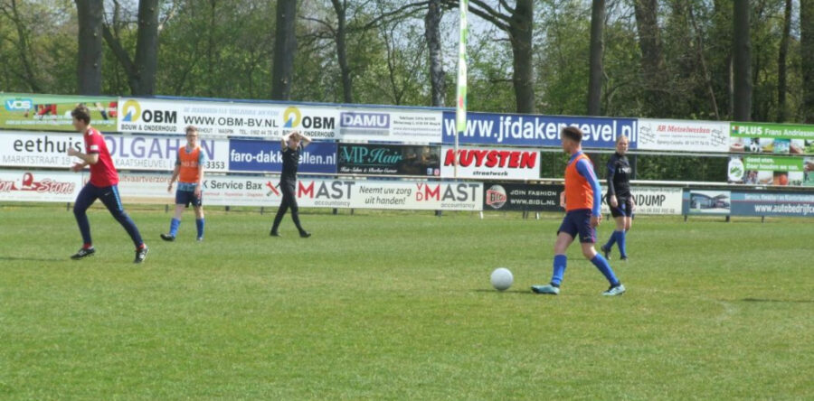 Jeugd S.V. Capelle vermaakt zich in onderling toernooi