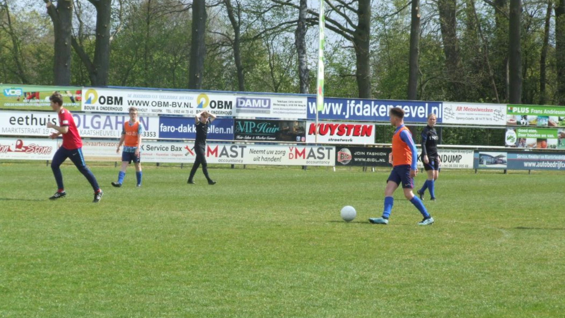 Jeugd S.V. Capelle vermaakt zich in onderling toernooi