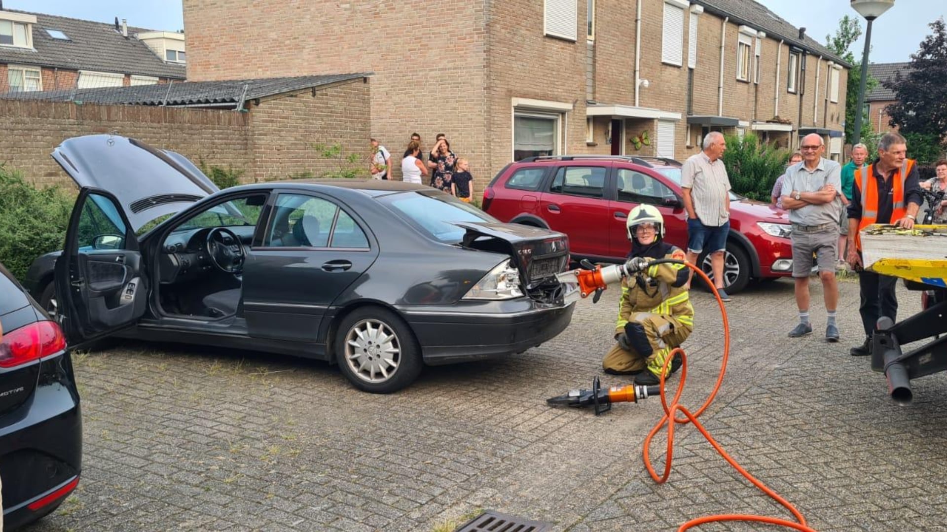 Verdachte auto in Sprang-Capelle opengeknipt