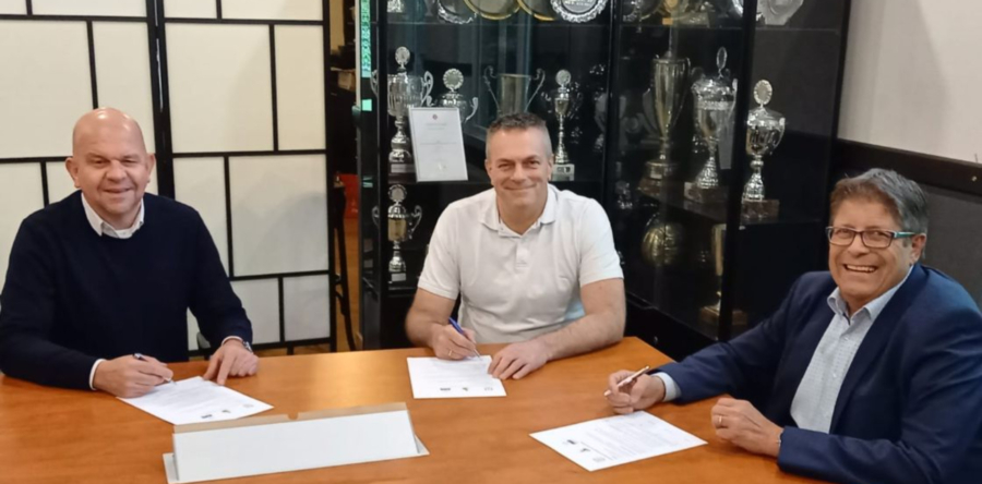 Voetbalcubs onderzoeken samenwerking met vrouwenvoetbal