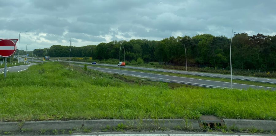 Verwarde vrouw van de A59 gehaald