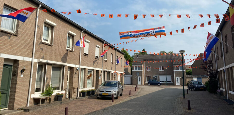 Kaatsheuvel kleurt oranje (Video)