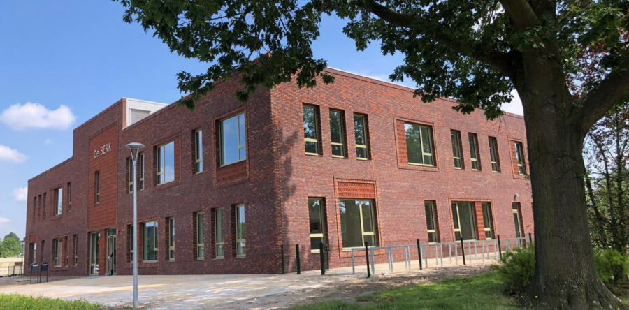 Gemeente plaatst verhoogde verkeersplateaus bij De berk