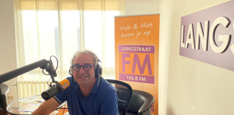 Michel Stoops legt het logistieke pad uit in het programma Vaktaal
