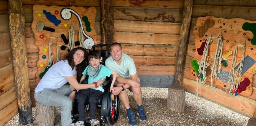 Nieuwe shelter met voelborden bij Villa Pardoes (Video)