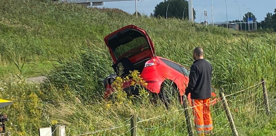 Auto uit de bocht gevlogen in Sprang-Capelle