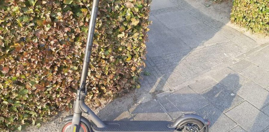 Dronken op een elektrische step