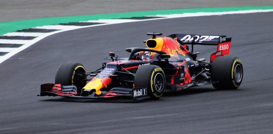 Denken Waalwijkers dat Verstappen de Formule 1 wint? (Video)