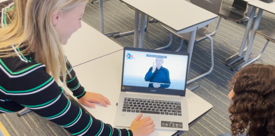 Dag van de gebarentaal: Wat weten leerlingen Mollercollege nog? (Video)