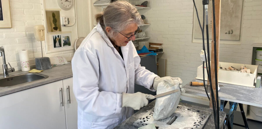 Bep Kuijsters maakt beeldige kunst (Video)