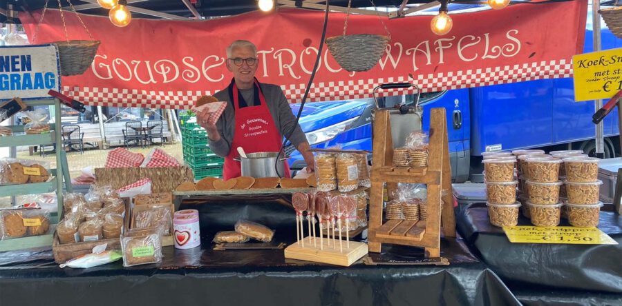 Stroopwafelbakker Wendy in Drunen: ‘Iedereen is dol op hem’ (Video)