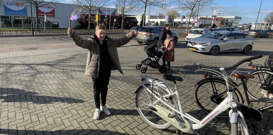 Carnaval is weer terug; hoe gaan de mensen verkleed? (Video)