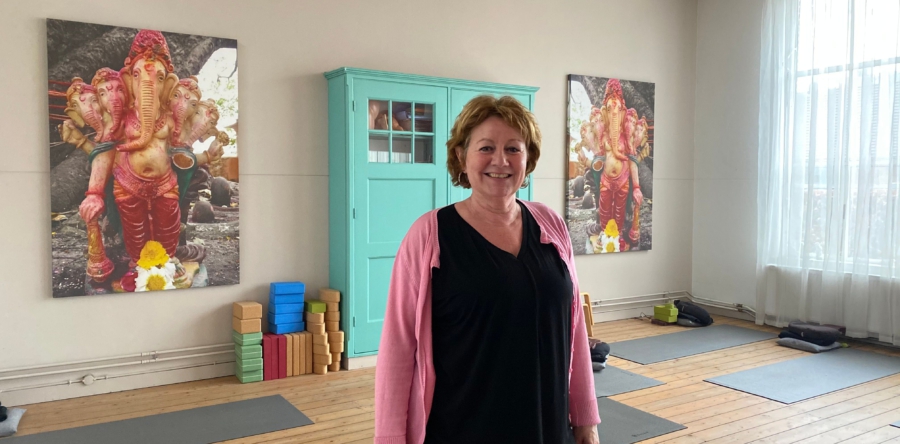 Yogalessen voor mensen met parkinson: ‘Heel belangrijk’ (Video)