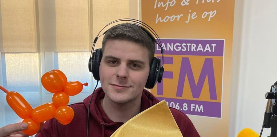 Jonge entertainer Sander de Vaan te gast in Vaktaal