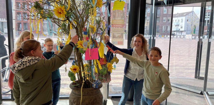 Wensboom voor Oekraïense kinderen in Waalwijk en Loon op Zand (Video)