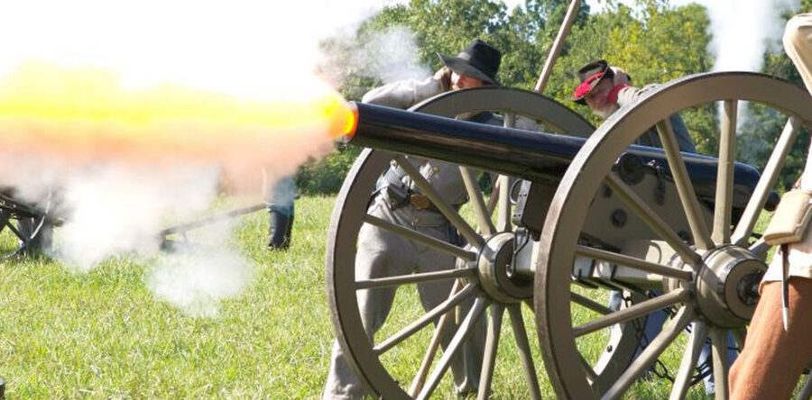 Historische optocht trekt door straten van Heusden