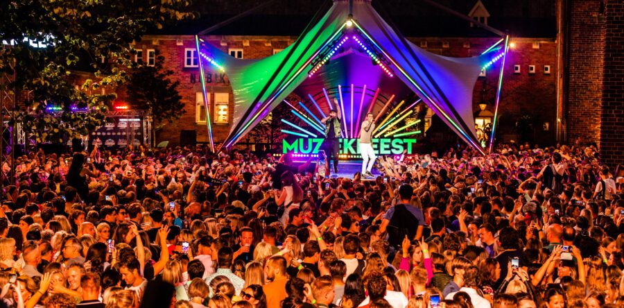 Betaalsysteem faalt, iedereen gratis drank bij Muziekfeest Waalwijk