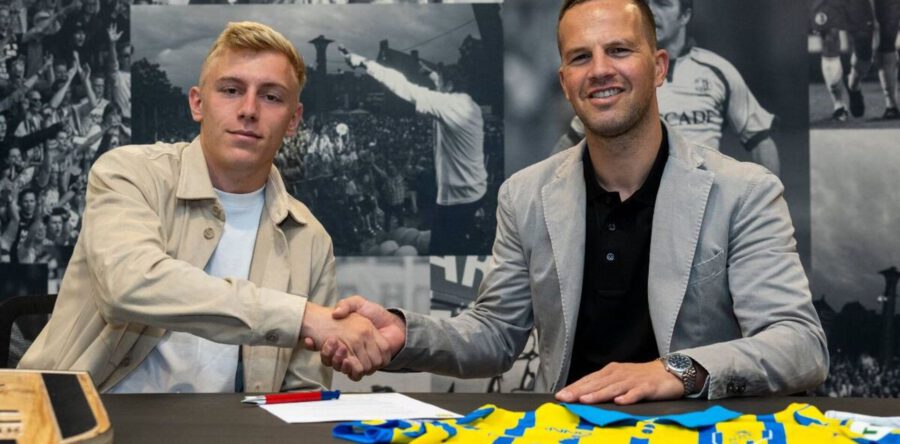 RKC Waalwijk huurt spits Mika Biereth van Arsenal
