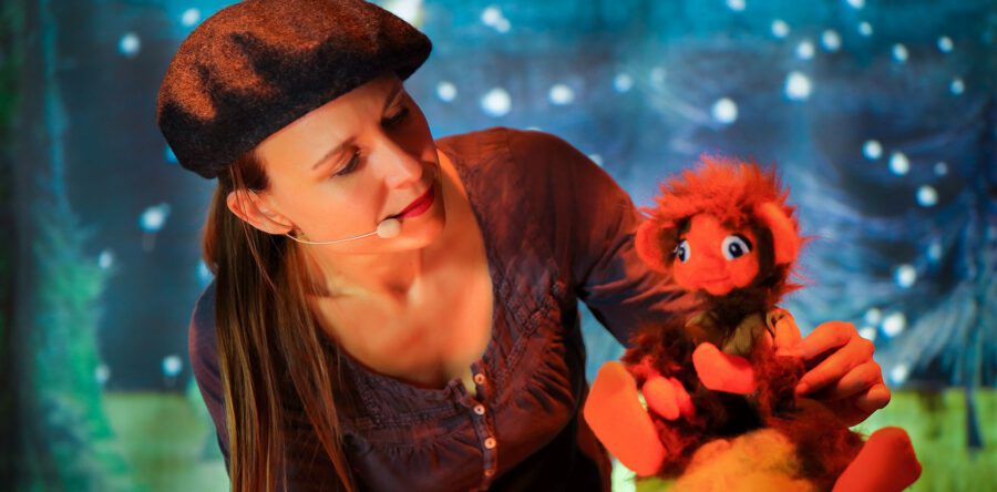 Poppentheater tijdens ‘Beleef de Bieb’ in bibliotheek Drunen