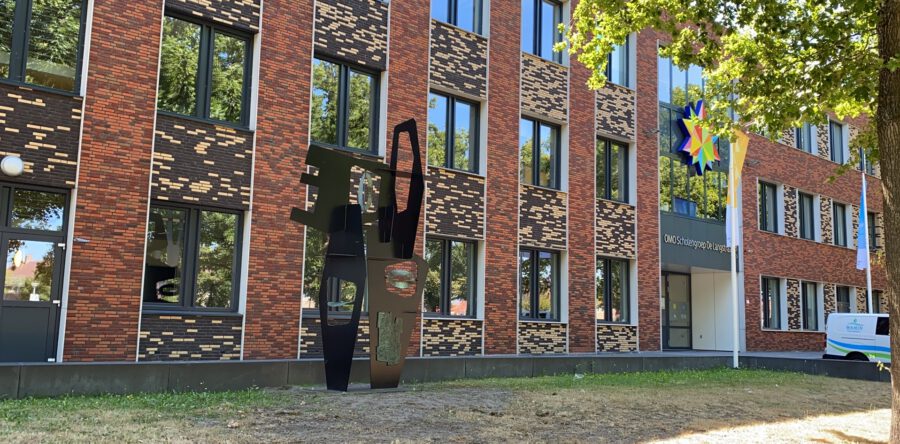 Kunstwerk Wim Suermondt bij Dr. Mollercollege (Video)
