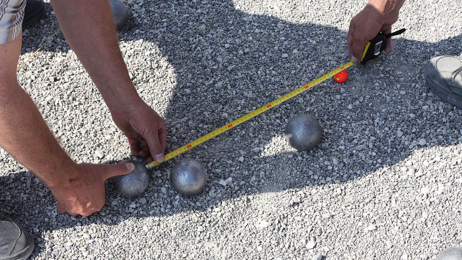 Jeu de boules op het Vredesplein (Video)