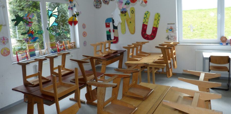 Docent in Vlijmen aangehouden, heeft naaktfoto’s van kinderen