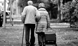 Eenzaamheid onder ouderen in de regio: kinderen wonen vaak ver weg