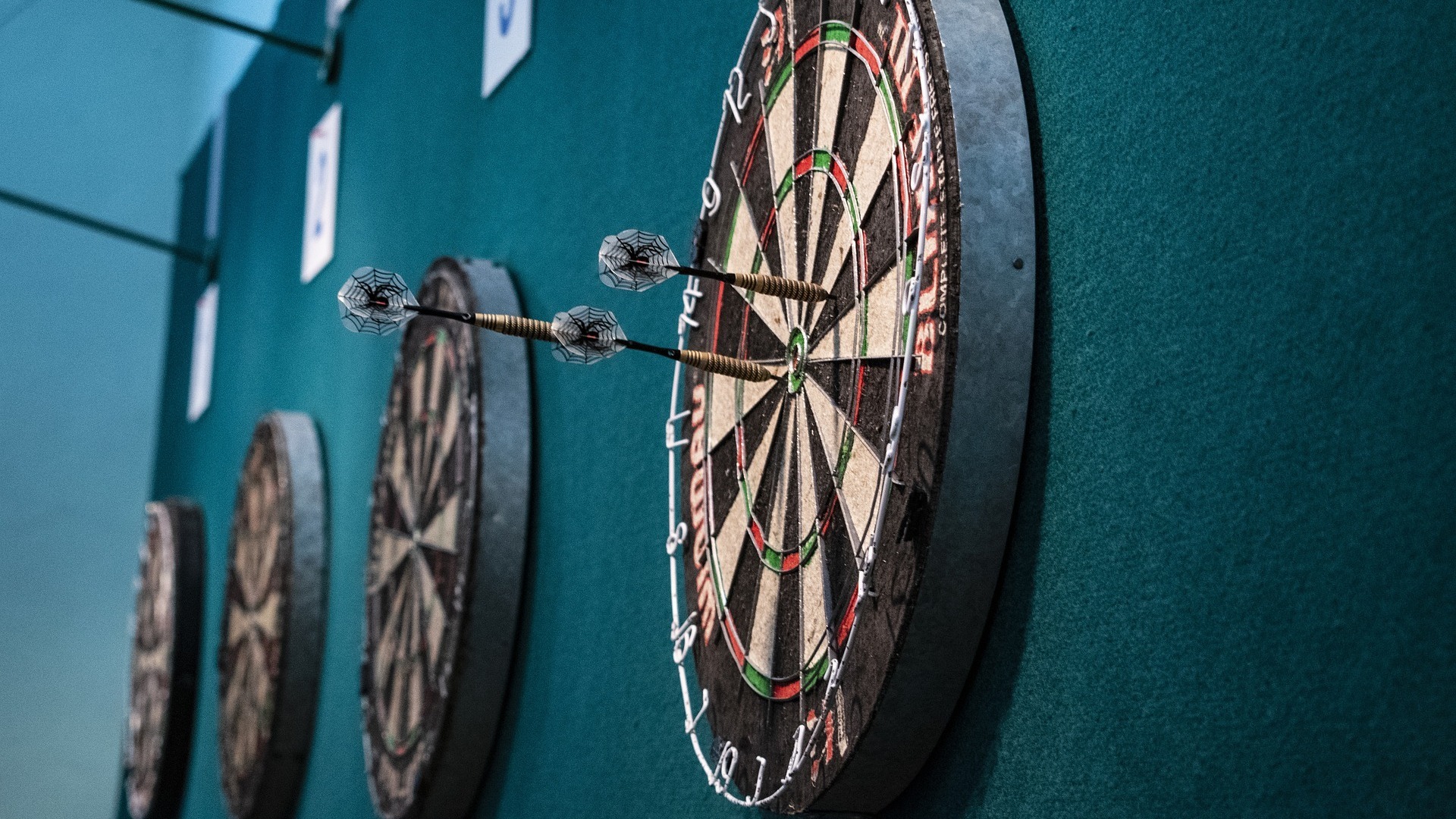 Van Gerwen na één ronde naar huis op European Darts Grand Prix