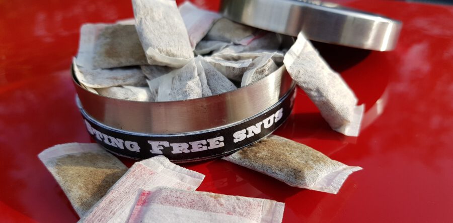 Politie waarschuwt middelbare scholieren: pas op voor snus