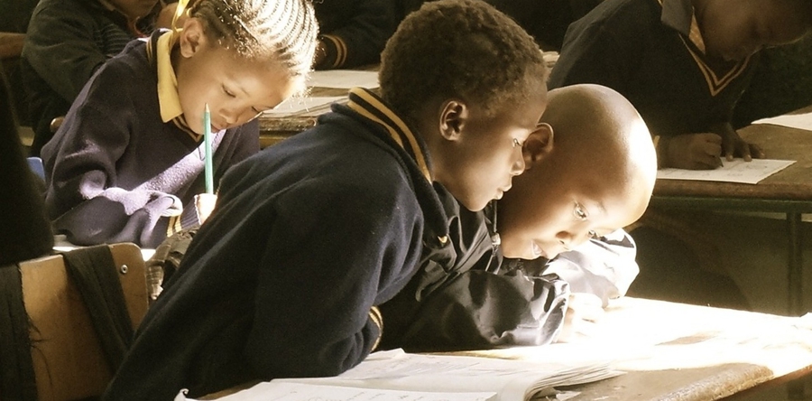 Inzameling basisschool Kaatsheuvel voor beter onderwijs in Afrika