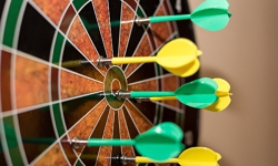 Van Gerwen overleeft eerste ronde EK ternauwernood