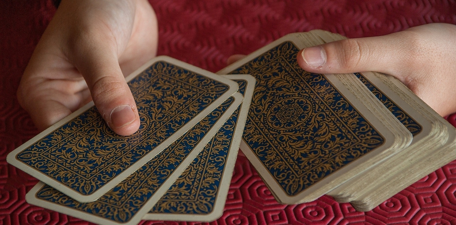 Kaartclub zoekt leden die kaartspel rikken beheersen