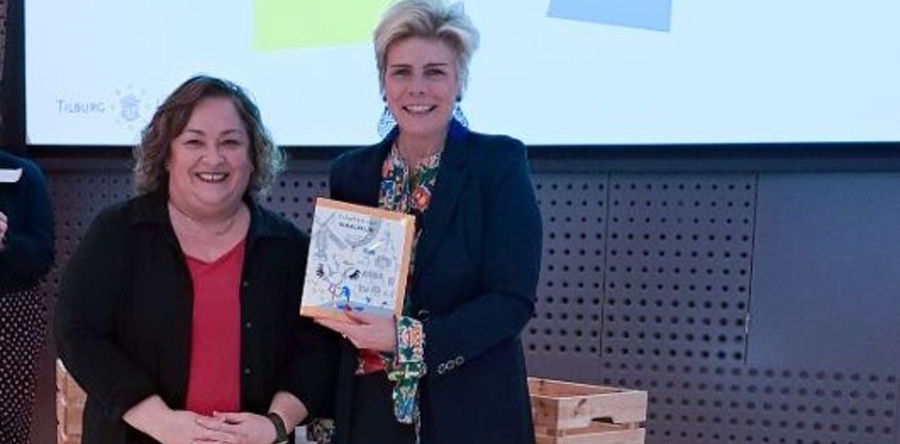 Elke nieuwe baby uit de gemeente Waalwijk krijg prentenboekje