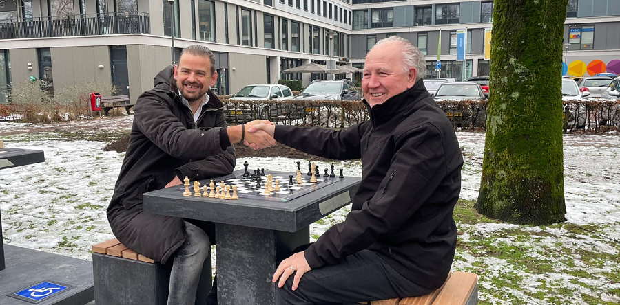 Urban Chess tafels geplaatst in Waalwijk (Video)
