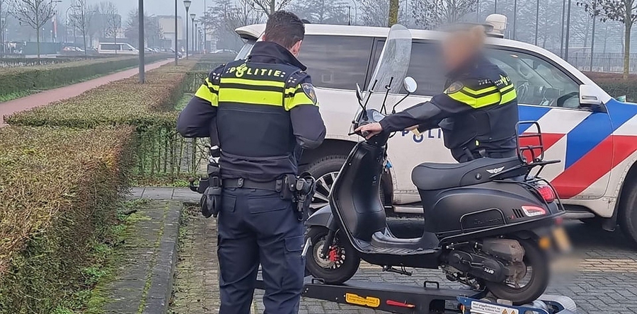 Rollerbank ingezet bij bromfietscontrole