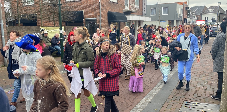 Kaatsheuvel trapt carnaval af met kinderoptocht (Video)